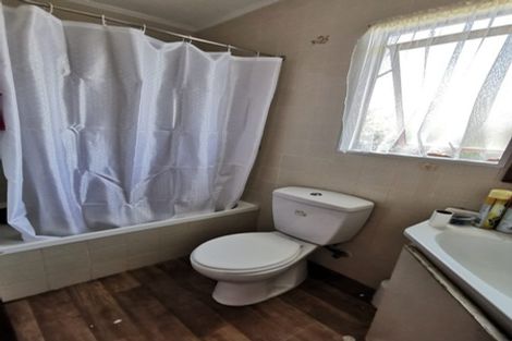 Photo of property in 6 Karamu Street, Te Atatu Peninsula, Auckland, 0610