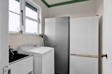 Photo of property in 1 Malone Place, Hawera, 4610