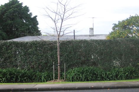 Photo of property in 74 Lincoln Park Avenue, Massey, Auckland, 0614