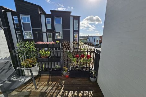 Photo of property in 2 Mayfly Lane, Hobsonville, Auckland, 0616