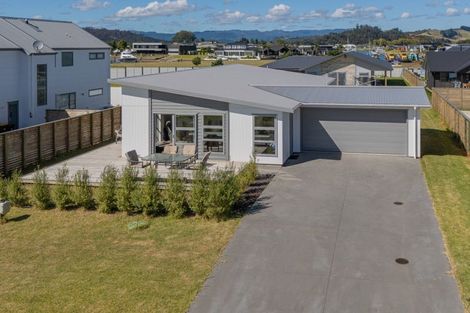 Photo of property in 8 Ngaroma Crescent, Whitianga, 3510