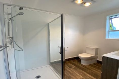 Photo of property in 27 Royal View Road, Te Atatu South, Auckland, 0610