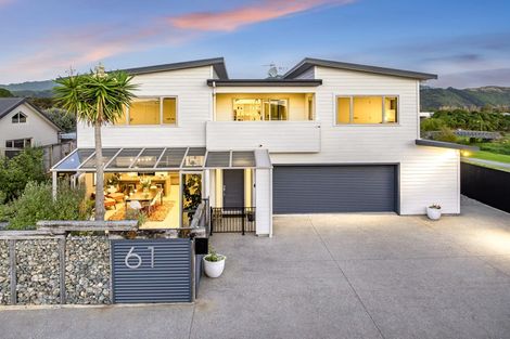 Photo of property in 61 Quadrant Heights, Paraparaumu, 5032