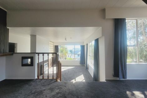 Photo of property in 114 Gloaming Hill, Titahi Bay, Porirua, 5022