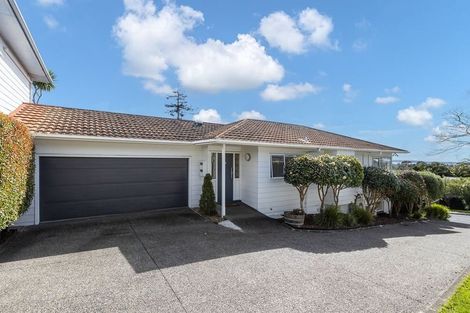 Photo of property in 1/4 Holt Avenue, Torbay, Auckland, 0630