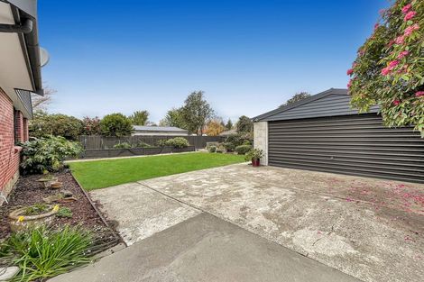 Photo of property in 17 Burnside Crescent, Burnside, Christchurch, 8053
