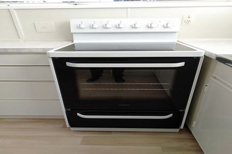 Photo of property in 5 Evelyn Place, Welbourn, New Plymouth, 4310