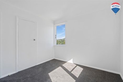 Photo of property in 43 Stewart Drive, Newlands, Wellington, 6037