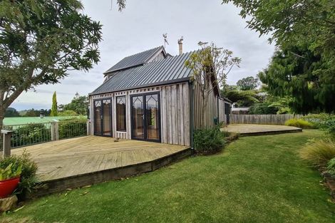 Photo of property in 9 Lindaver Grove, Merrilands, New Plymouth, 4312