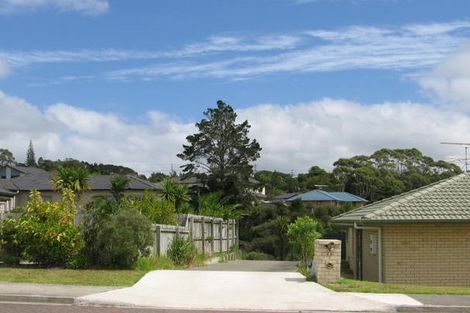 Photo of property in 48 Bluebird Crescent, Unsworth Heights, Auckland, 0632