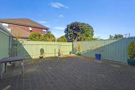 Photo of property in 15-16 Amberley Grove, Hutt Central, Lower Hutt, 5010