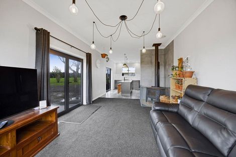 Photo of property in 328 Austin Road, Normanby, Hawera, 4675