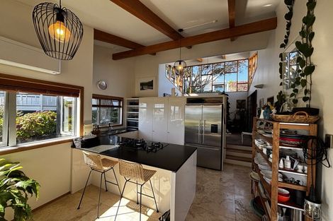 Photo of property in 163 Vivian Street, New Plymouth, 4310