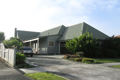Photo of property in 12 Greenwood Place, Fitzherbert, Palmerston North, 4410