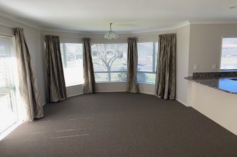 Photo of property in 162 Lakeside Drive, Orewa, 0931