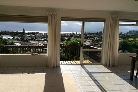 Photo of property in 18 Orewa Heights Crescent, Orewa, 0931