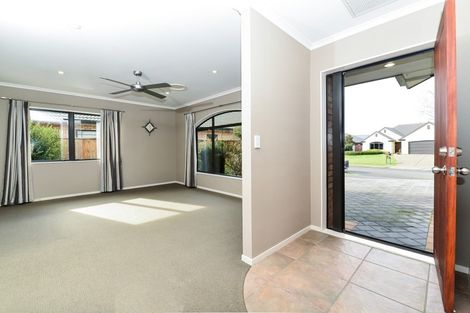 Photo of property in 54 Saint James Drive, Huntington, Hamilton, 3210