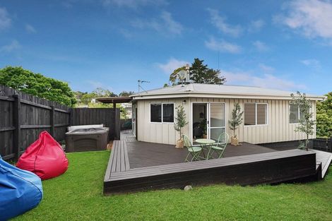 Photo of property in 2 Hanui Place, Massey, Auckland, 0614