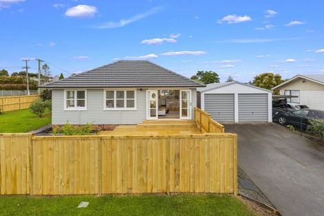 Photo of property in 3 Daphne Street, Kelston, Auckland, 0602