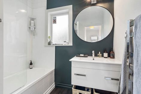 Photo of property in 21 Abbotleigh Avenue, Te Atatu Peninsula, Auckland, 0610