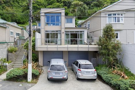 Photo of property in 22 Freeling Street, Island Bay, Wellington, 6023