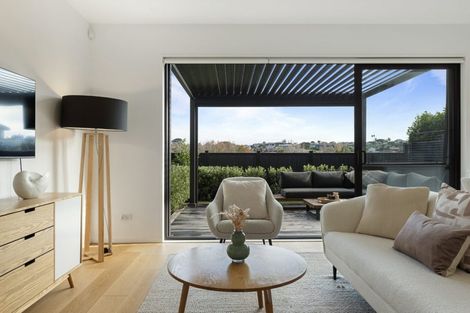 Photo of property in 5 Nga Tutu Place, Belmont, Auckland, 0622