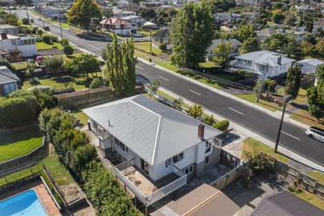 Photo of property in 17 Lyndhurst Road, Te Atatu South, Auckland, 0610