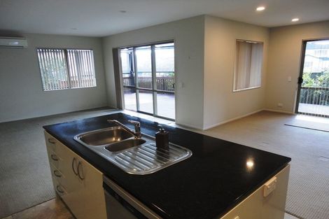 Photo of property in 11 Kaitune Drive, Flat Bush, Auckland, 2016