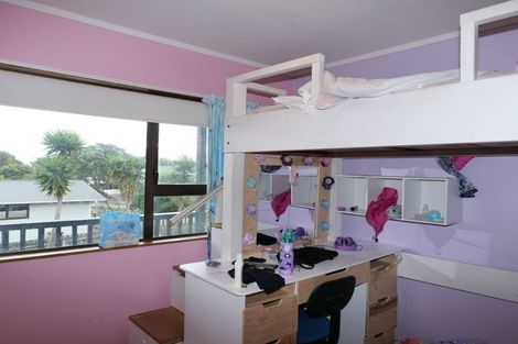 Photo of property in 8 Olive Terrace, Paraparaumu Beach, Paraparaumu, 5032