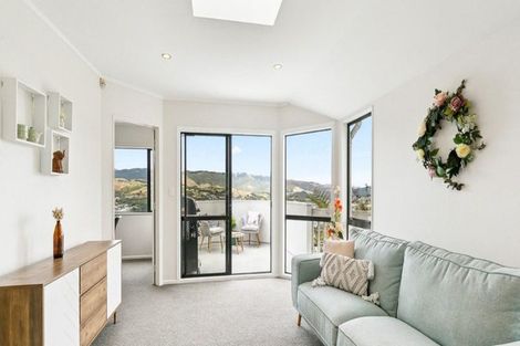 Photo of property in 13 Chastudon Place, Tawa, Wellington, 5028