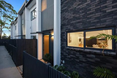 Photo of property in 5/81 Vodanovich Road, Te Atatu South, Auckland, 0610