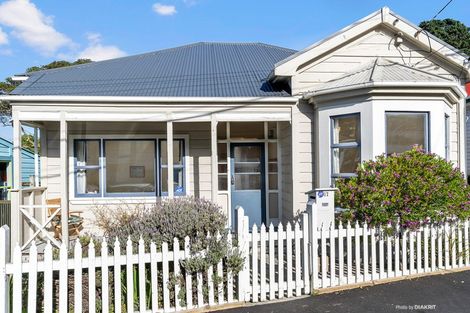 Photo of property in 17 Medway Street, Island Bay, Wellington, 6023