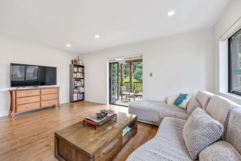 Photo of property in 13 Spyglass Street, Red Beach, 0932