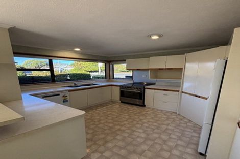 Photo of property in 2/2a Thorrington Road, Cashmere, Christchurch, 8022