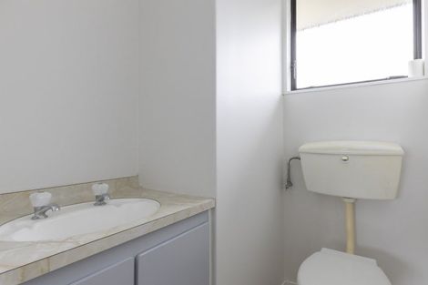 Photo of property in 2 Gladstone Grove, Richmond Heights, Taupo, 3330