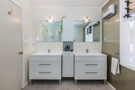 Photo of property in 87b Joseph Banks Drive, Whitby, Porirua, 5024