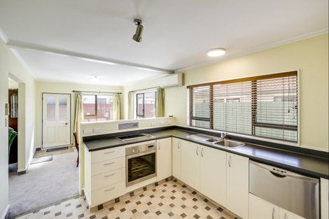 Photo of property in 2/52 Avondale Road, Taradale, Napier, 4112