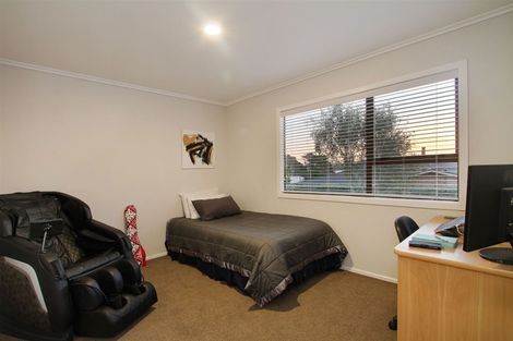 Photo of property in 5 Vela Place, Clarks Beach, 2122
