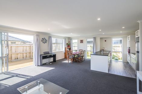 Photo of property in 10 Tapuhikura Street, Waikanae, 5036