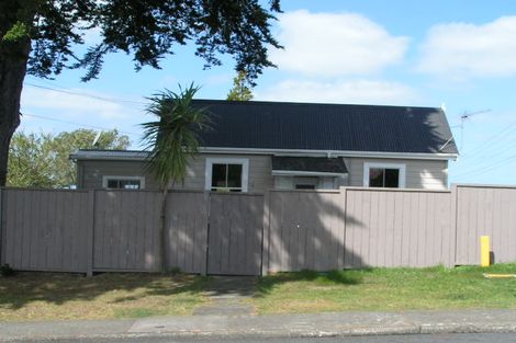 Photo of property in 2/23a Gladstone Road, Northcote, Auckland, 0627