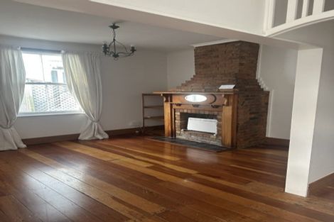 Photo of property in 21 Queen Street, Mount Victoria, Wellington, 6011