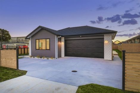 Photo of property in 7 Len Ireland Drive, Kumeu, 0810