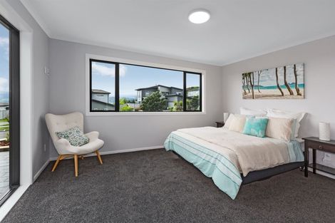 Photo of property in 8 Canary Way, Whitby, Porirua, 5024