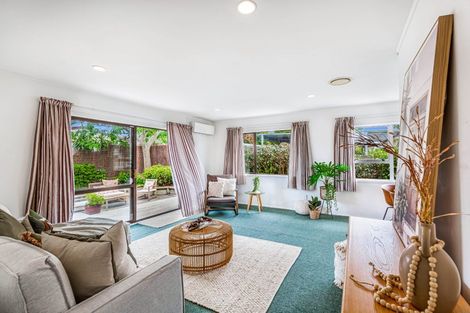 Photo of property in 16 Glenhaven Place, Te Atatu Peninsula, Auckland, 0610