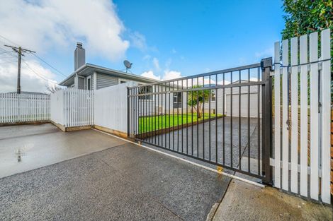 Photo of property in 13e York Crescent, Westown, New Plymouth, 4310