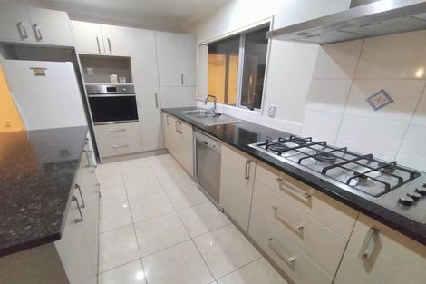 Photo of property in 4 Liscooly Place, Flat Bush, Auckland, 2019