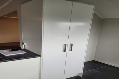 Photo of property in 15 Tiki Street, New Lynn, Auckland, 0600