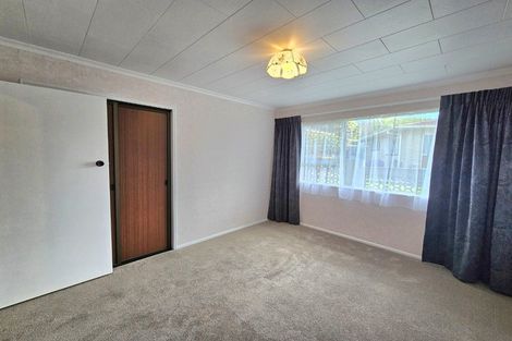 Photo of property in 4 Poplar Grove, Whalers Gate, New Plymouth, 4310