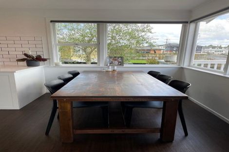 Photo of property in 5 Gill Avenue, Te Atatu Peninsula, Auckland, 0610