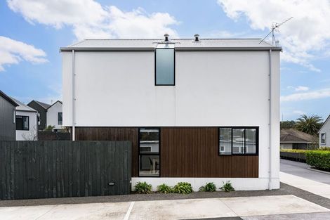 Photo of property in 5/6 Oswald Crescent, Paparangi, Wellington, 6037